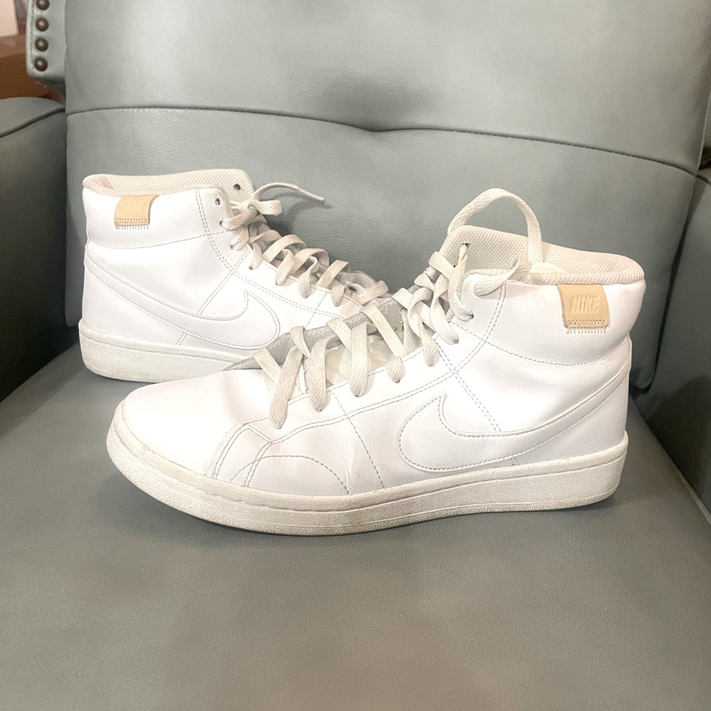 Nike women’s hightop white